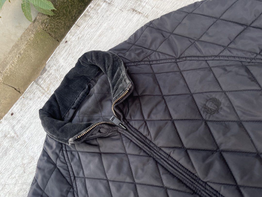 Fred Perry Quilted Jacket (Category: Coats, Jackets and Outerwear) located in Zamboanga. Submitted by yhooy (Listing ID 1436894390, Image 1). Description: - Fred Perry black quilted jacket - Corduroy collar - Full zip closure - Ribbed cuffs and hem - Two front pockets and interior pocket - Fred Perry laurel wreath logo on chest - Diamond-quilted pattern Not ukay Sobrang ganda sa personal.