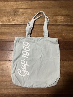(Category: ) located in . Submitted by carmiscloset (Listing ID 1436980244, Image 1). Description: .