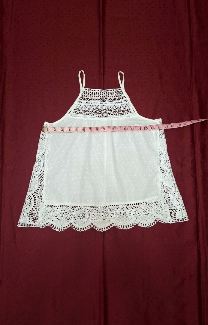 Gap White Crochet Tank Size XXSmall (Preloved) (Category: Blouses) located in Iligan City. Submitted by Memag (Listing ID 1436966462, Image 2). Description: *Seller is not an expert to authenticate the item. *like new *fabric - cotton *no issue *size - XXSmall (see photo with the tape measure guide) *Due to lighting, color may vary from actual. *make your best offer *MOP - GCash + Php 69 shipping fee thru J&T courier. .