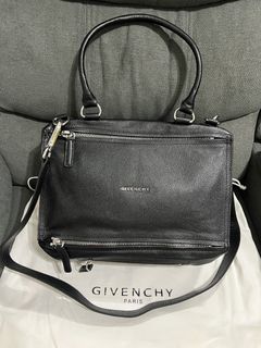 (Category: ) located in . Submitted by chic.bags (Listing ID 1436842469, Image 1). Description: .