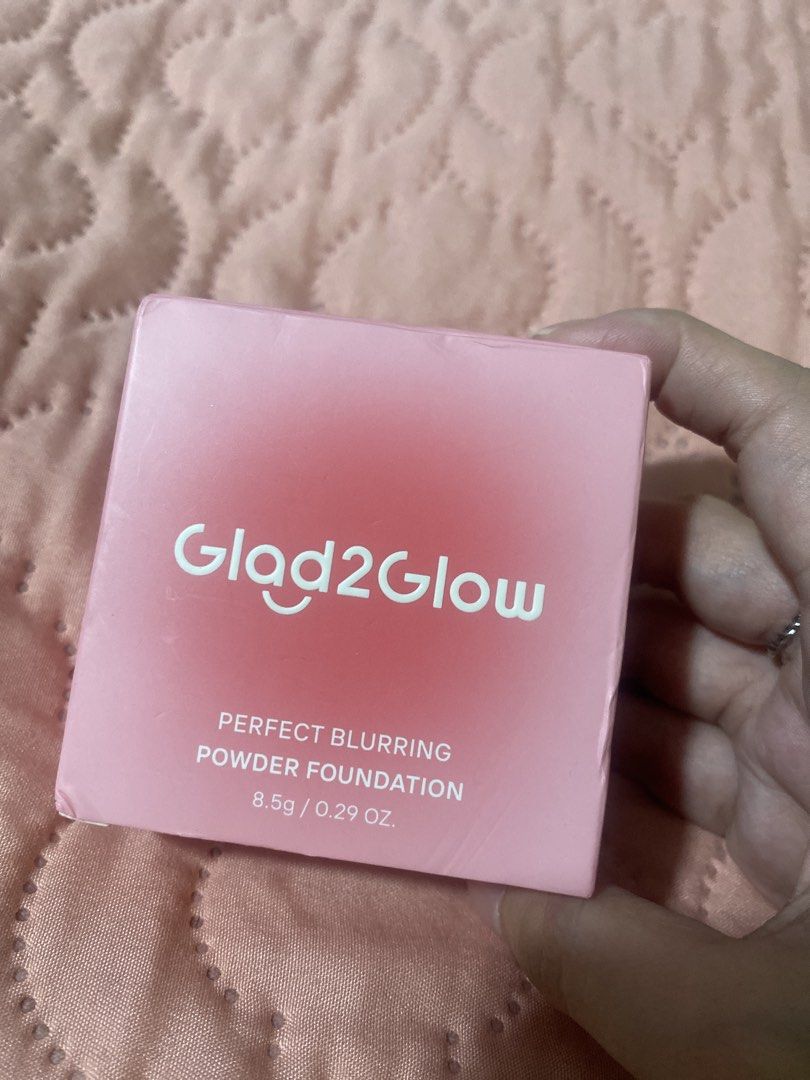 Glad2Glow Perfect Blurring Powder Foundation (Category: Makeup) located in Cavite. Submitted by nicolevillapando (Listing ID 1437015646, Image 1). Description: SUPER SALEE @ 199 only ‼️ - Glad2Glow Perfect Blurring Powder Foundation in 01 Butter Cream - Blurs imperfections effectively - Just an extra, not even used. Like brand new.