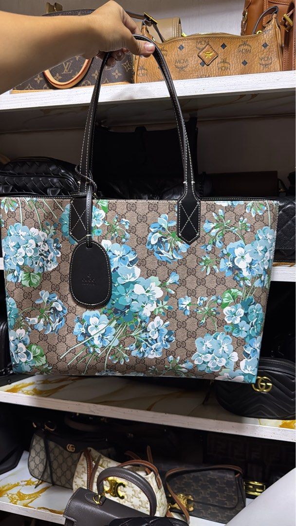 Gucci Floral Tote (Category: Luxury Bags & Wallets) located in Quezon City. Submitted by musthaveluxe (Listing ID 1436922285, Image 1). Description: .