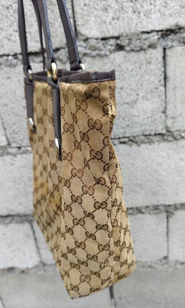 Gucci GG CANVAS CHARMY TOTE BAG (Category: Luxury Bags & Wallets) located in Mati. Submitted by gsthrift (Listing ID 1436939441, Image 3). Description: .