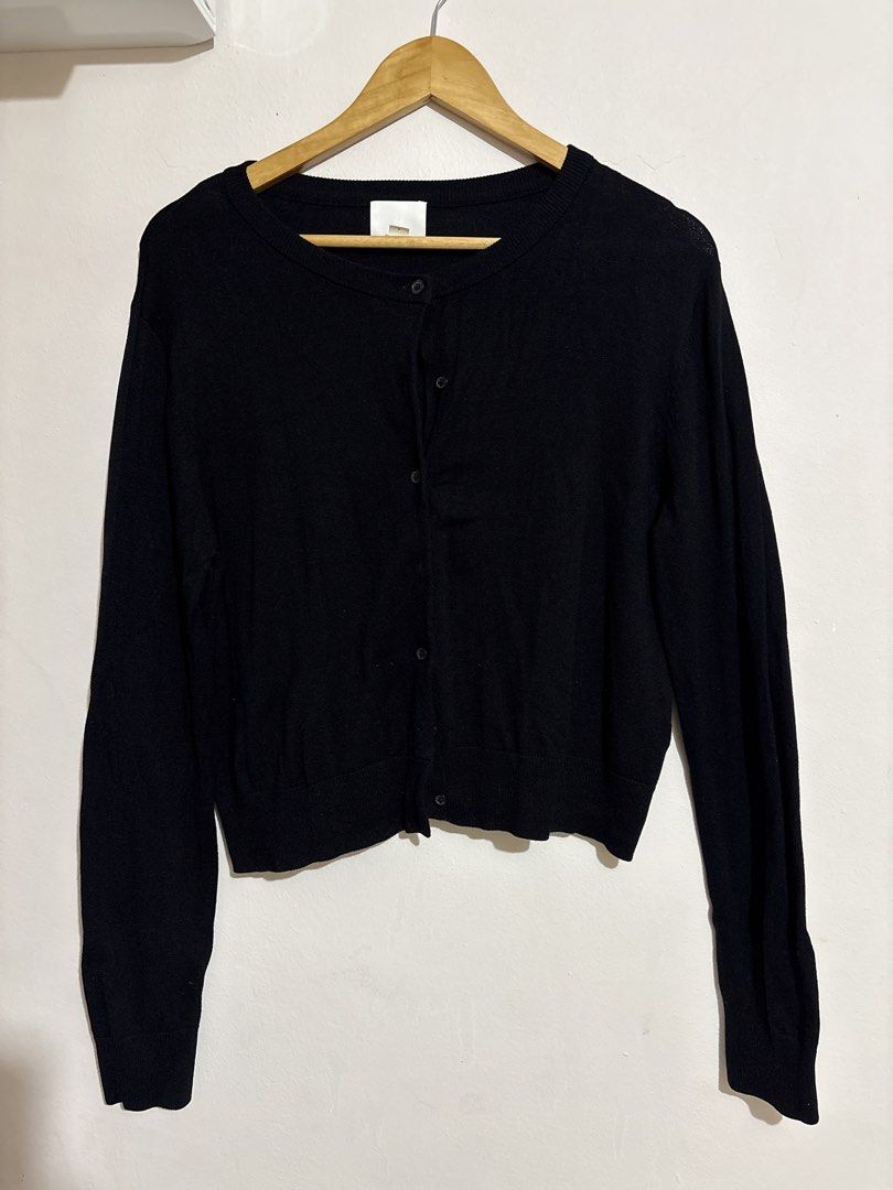 H&M Black Cardigan - Size L (Category: Coats, Jackets and Outerwear) located in Malolos. Submitted by bmnld (Listing ID 1436940519, Image 1). Description: - H&M Black Cardigan - Size: L - Features: Round neck, button-down closure - Versatile layering piece - Adds style to any outfit.