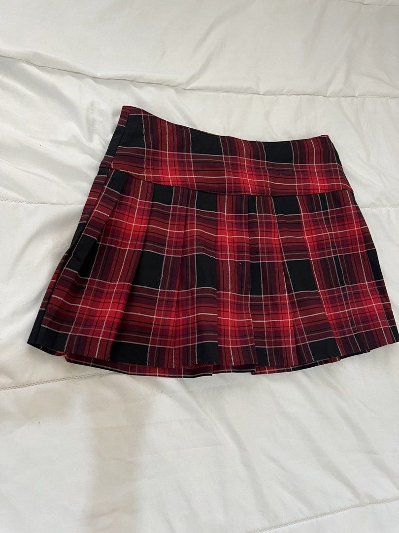 H&M Red Plaid Pleated Skirt (Category: Skirts) located in Makati City. Submitted by esila.essentials (Listing ID 1436895307, Image 1). Description: - H&M red plaid pleated skirt - Features a classic tartan pattern (red, black, white) - Pleated design - Comfortable fit - Length: Approximately 13 inches - Size: EUR 164 (fits like a 13-14Y).