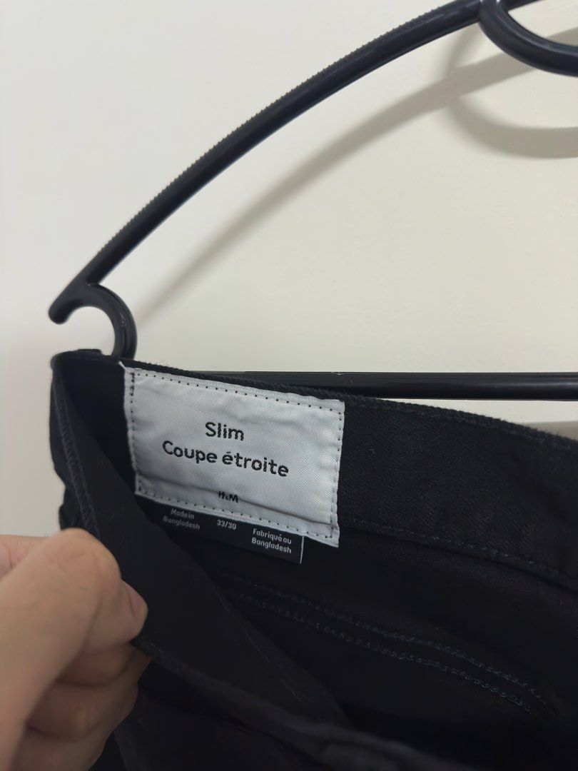 H&M Slim Fit Black Jeans (Category: Jeans) located in Manila. Submitted by hutfris (Listing ID 1436901676, Image 2). Description: - H&M slim fit jeans - Size: 33/30 - Straight leg cut - Durable denim material - Classic five-pocket design - Made in Bangladesh - Perfect for everyday use.