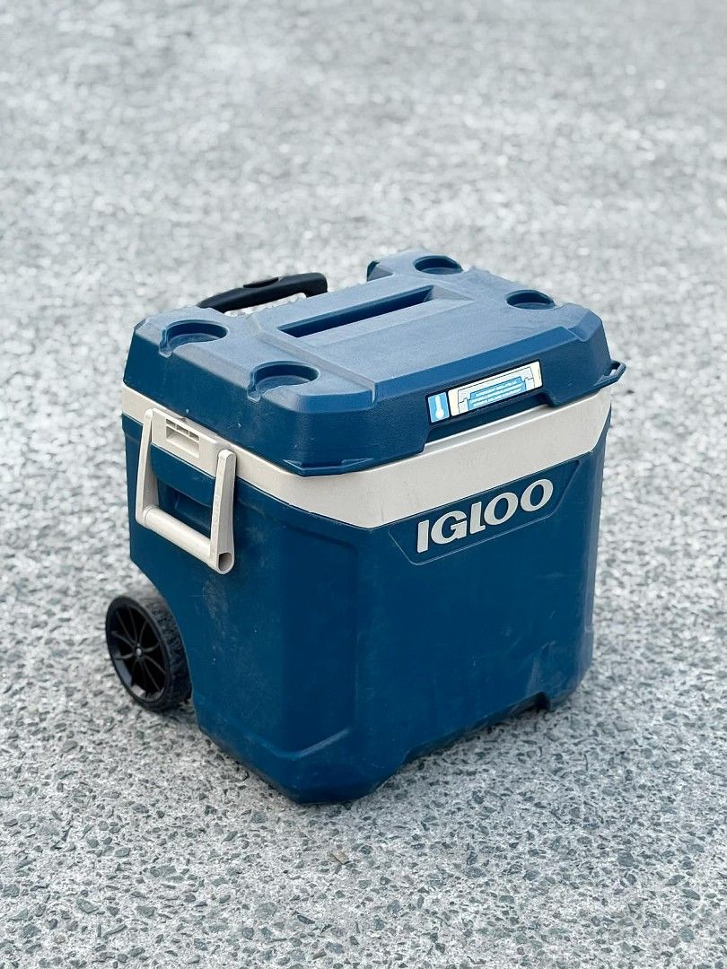 Igloo Cooler with Wheels (Category: Food Organization & Storage) located in Valenzuela. Submitted by upcycle_things (Listing ID 1436837466, Image 3). Description: - Igloo cooler for keeping drinks and snacks cold. - Features a telescoping handle and wheels for easy transport. - Includes cup holders on the lid. - Blue and white color scheme. - Ideal for picnics, camping, and outdoor activities..