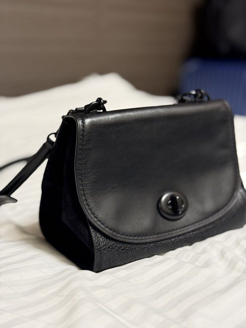 Coach Faye Carryall Bag (Category: Luxury Bags & Wallets) located in Cavite. Submitted by twiceasniceee (Listing ID 1436901283, Image 1). Description: Sourced from 🇯🇵 Rank A with slightly issue. normal signs of used since this is preloved. - Black leather crossbody bag - Flap closure - Turn-lock clasp - Black shoulder strap - Textured leather detail - Made of leather and suede issue: fading sa creed.