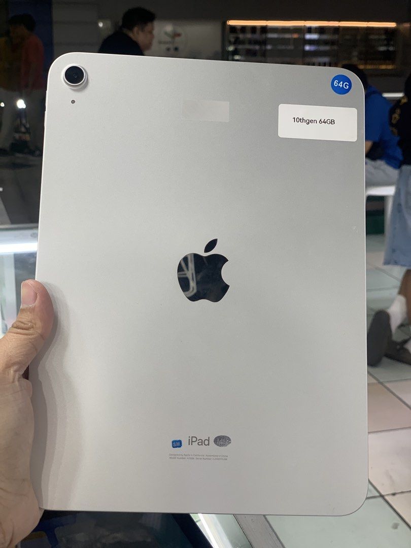 Ipad Air 2,ipad 5th gen, 6th gen,... ipad 10th gen (Category: iPad) located in Manila. Submitted by jy_tech (Listing ID 1436853386, Image 2). Description: The iPad Air 2 is a thin and lightweight tablet made by Apple, released in 2014. It became popular for being one of the thinnest tablets of its time and introduced features like Touch ID (fingerprint unlock). 🔑 Key Features • Display: 9.7-inch Retina display (sharp and clear screen) • Processo