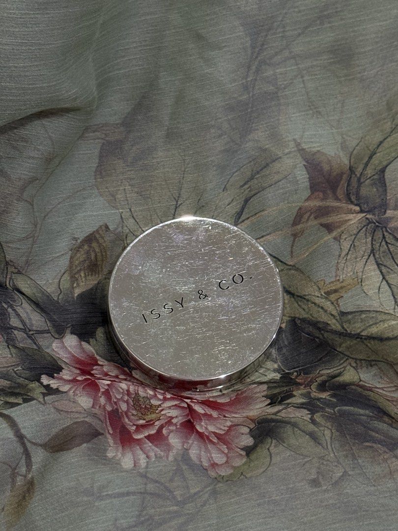 Issy & Co. Crème Cheek Bronzer - Toast (Category: Makeup) located in Paranaque City. Submitted by gotokloset (Listing ID 1436965410, Image 3). Description: Bought for ₱349. Used once only! - Issy & Co. Crème Cheek Bronzer in Toast - Soft-touch, buildable bronzer - Adds warmth and dimension - Shade: Soft clay bronze with pearlescent shimmers - Application: Use a sculpting brush or clean fingertips and blend - Size: 4.3 g / 0.15 oz.