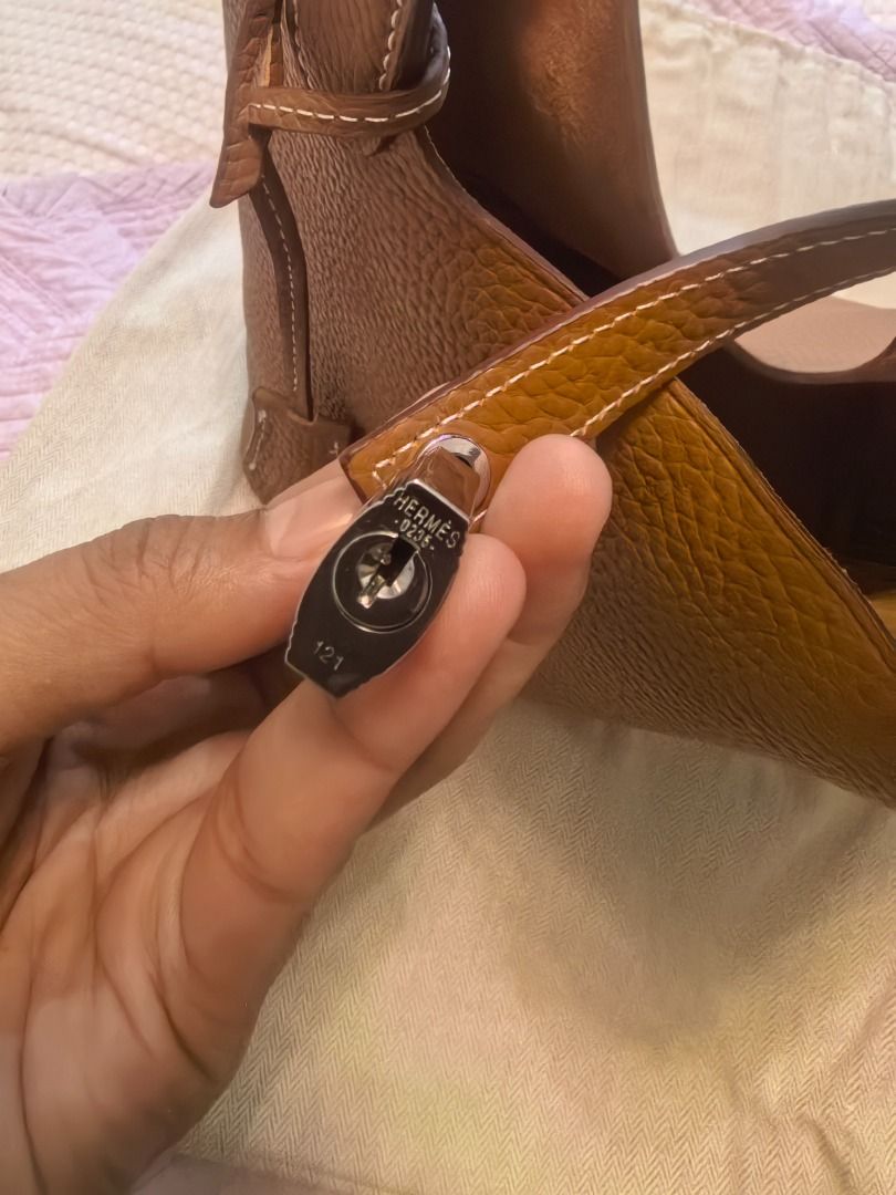 Japan Source H picotin (Category: Luxury Bags & Wallets) located in Cebu City. Submitted by elcoleccion21 (Listing ID 1436894381, Image 3). Description: Good as NEW EXCELLENT CONDITION. AUTHENTIC LEATHER.