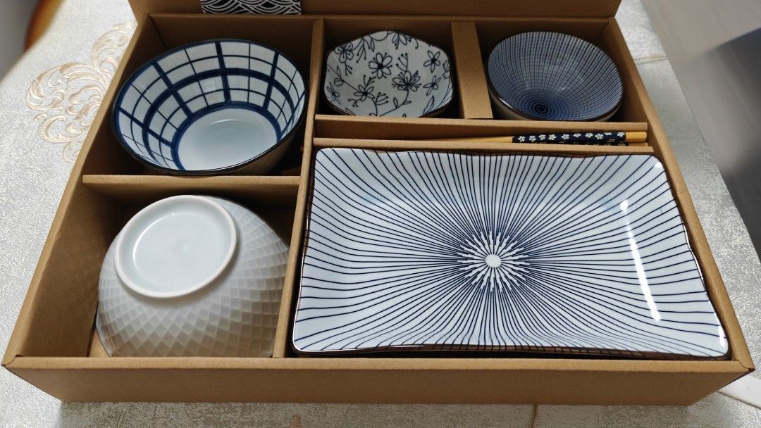 Japanese Style Dinnerware Set - Brand New449554504986798081