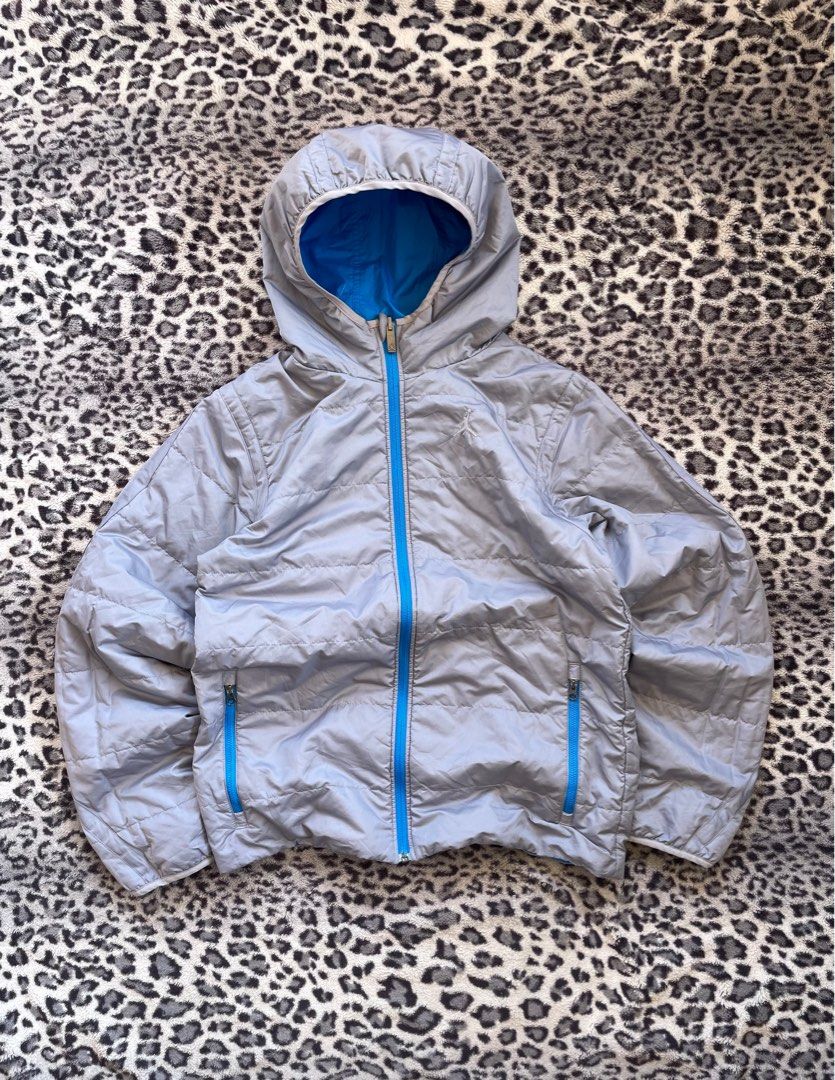 jordan reversible (Category: Coats, Jackets and Outerwear) located in General Mariano Alvarez. Submitted by lesteryoso18053 (Listing ID 1436963499, Image 1). Description: Jordan reversible jacket ◾W - 22 ◾L - 27 ◾Good condition ◾Color rate 9/10 .