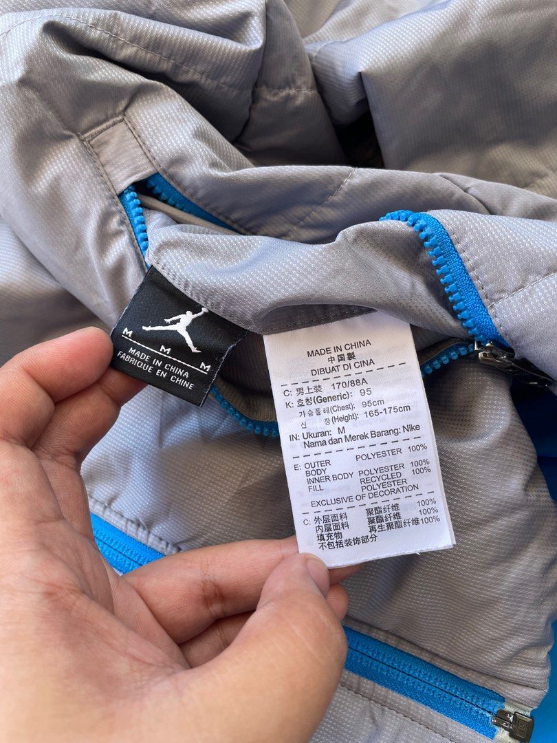 jordan reversible (Category: Coats, Jackets and Outerwear) located in General Mariano Alvarez. Submitted by lesteryoso18053 (Listing ID 1436963499, Image 2). Description: Jordan reversible jacket ◾W - 22 ◾L - 27 ◾Good condition ◾Color rate 9/10 .