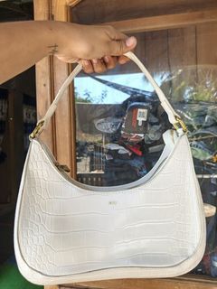 (Category: ) located in . Submitted by lynpreloved04 (Listing ID 1436845968, Image 1). Description: .