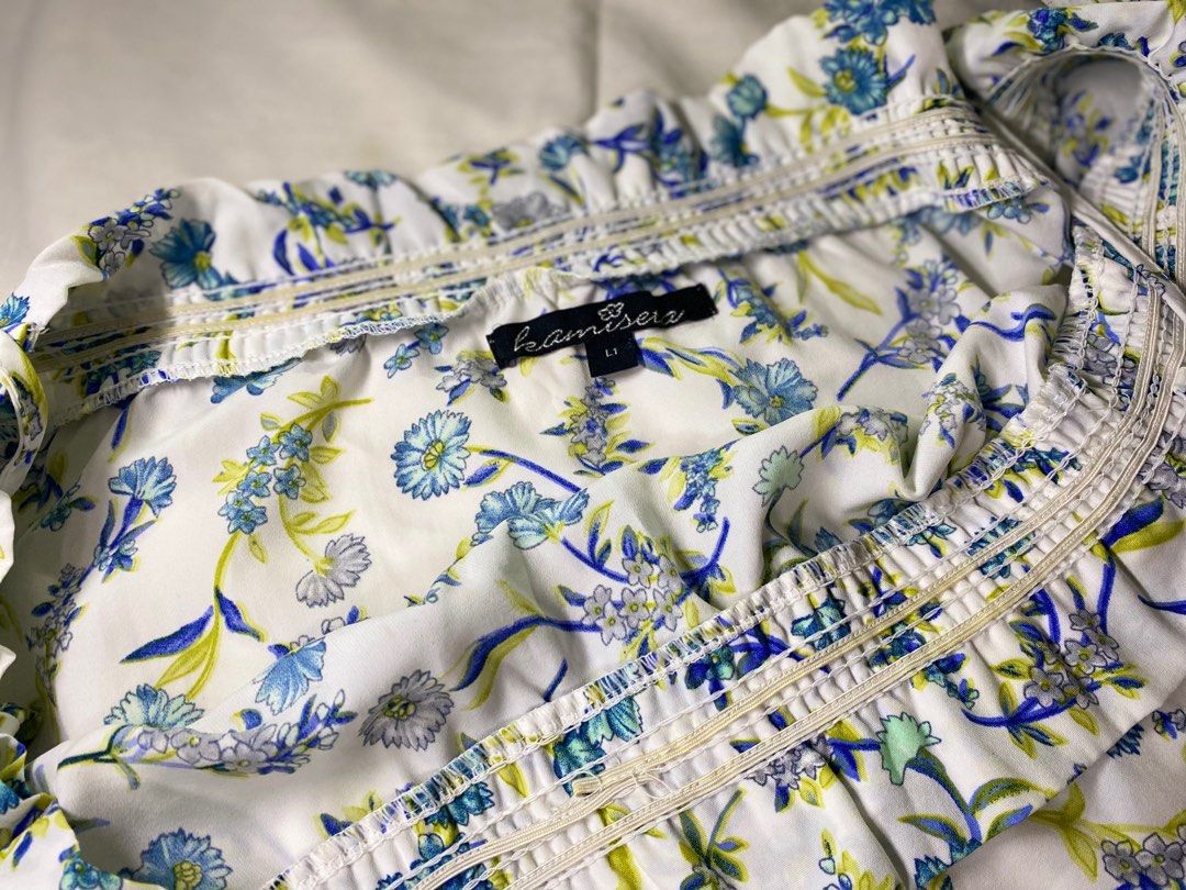 Kamiseta plus size Floral Off-Shoulder Blouse (Category: Blouses) located in Cebu City. Submitted by candy_ytal (Listing ID 1436859237, Image 2). Description: - Floral off-shoulder blouse - Color: Blue and white - Size: XL to 4XL (super stretcheable) - Features long sleeves with ruffled cuffs - Adjustable straps - Lightweight fabric - Relaxed, comfortable fit - Ideal for warm weather.