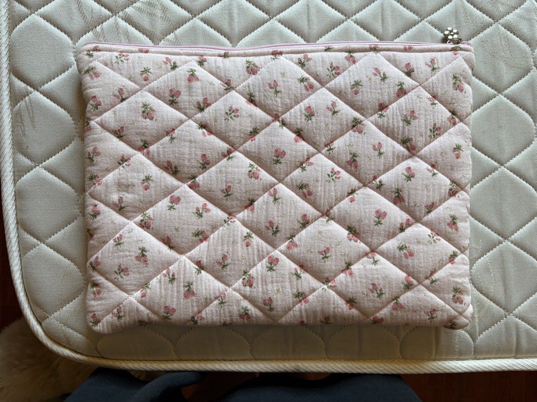 Laptop sleeve for 13 inch (Category: Laptop Bags & Sleeves) located in Abucay. Submitted by love.jerine (Listing ID 1437002483, Image 2). Description: .
