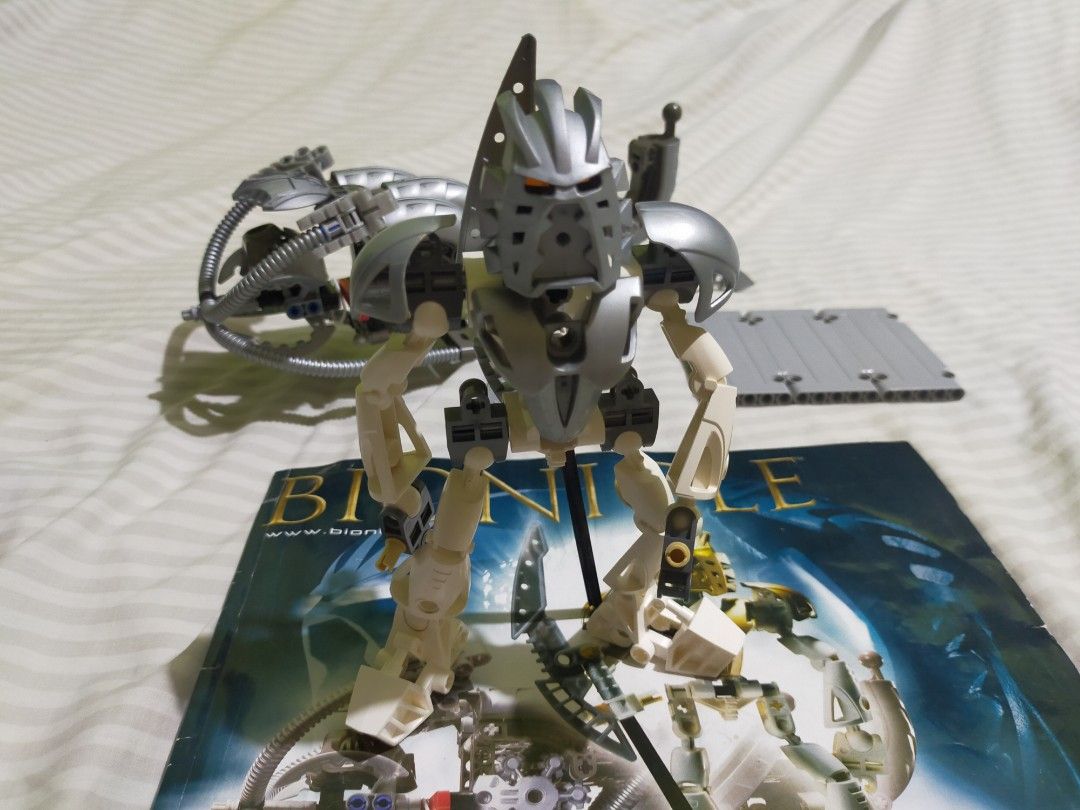 Lego Bionicle Takanuva (Category: Lego & Building Sets) located in Iloilo. Submitted by kncimb (Listing ID 1436901761, Image 2). Description: Message if you need more pics. payment through gcash, shipping through LBC..