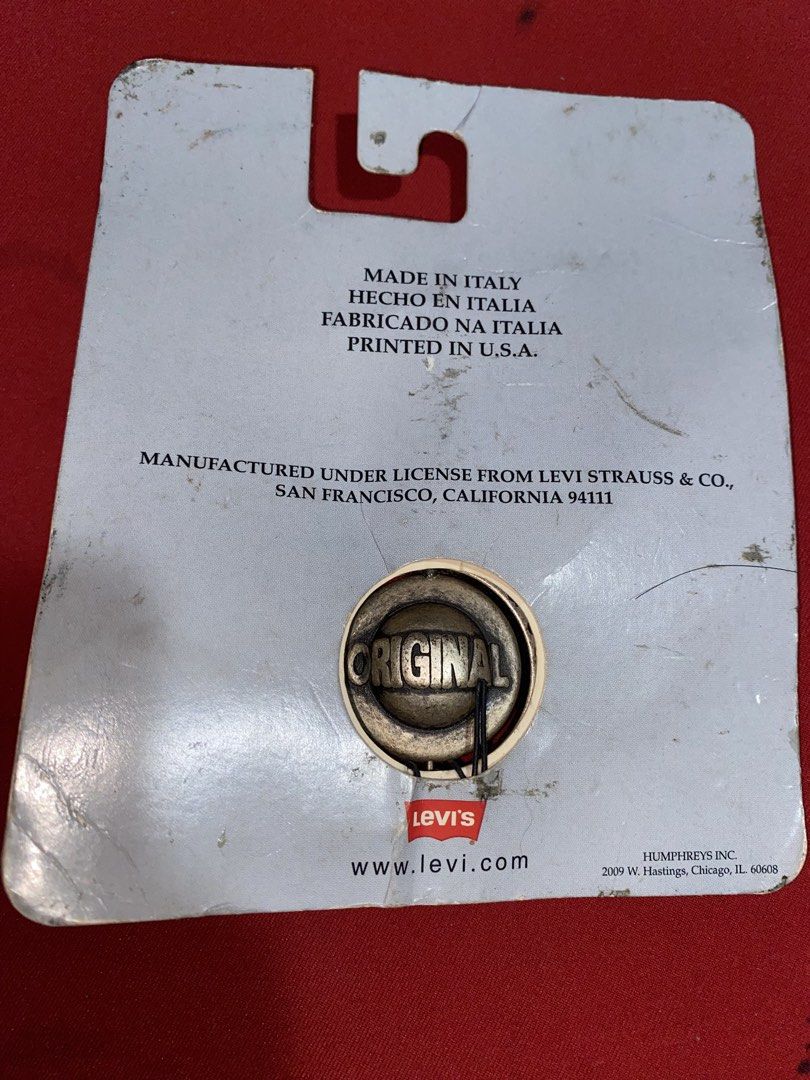 Levi's Keychain/Spinner Original Made in Italy (Category: Accessory Holder, Box & Organizers) located in San Juan City. Submitted by fastturtle_d9ad50 (Listing ID 1436953230, Image 2). Description: Levi's Keychain/Spinner Original Made in Italy Php 1500 - Authentic Levi's keychain/spinner - Features Levi's logo on the front - "ORIGINAL" text on the back - Made in Italy under license - Includes original packaging - Metal ring and circular pendant 