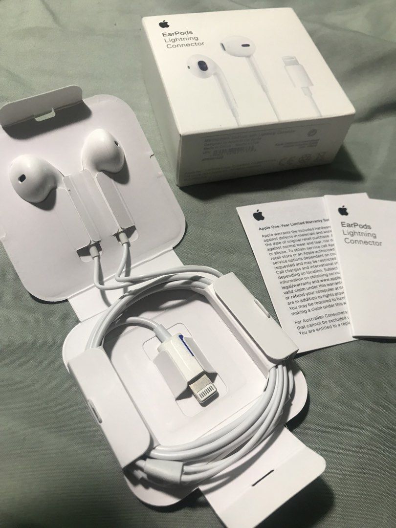 Lightning EarPhones Plug&play (Category: Earphones) located in Manila. Submitted by nhh_accessories (Listing ID 1436999166, Image 3). Description: .