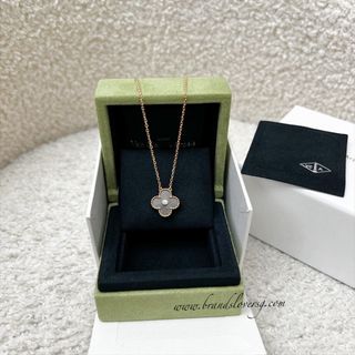 (Category: ) located in . Submitted by brands_lover (Listing ID 1436952418, Image 1). Description: .