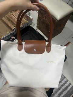 (Category: ) located in . Submitted by decluttering.filipina (Listing ID 1436845471, Image 1). Description: .