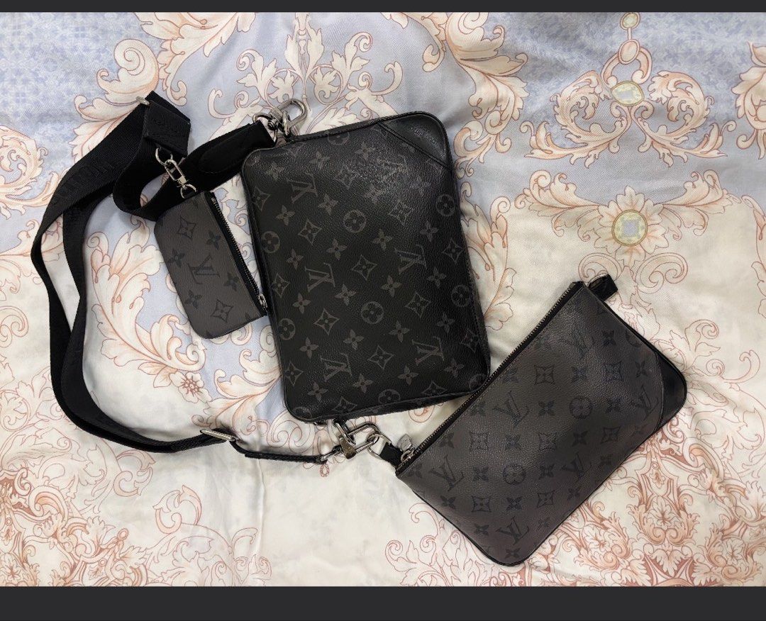 Louis Vuitton Monogram Eclipse Trio Messenger Bag （分類：手袋及銀包）位於 Hong Kong。 由 gentlehorse-46abb9 提交（商品編號 1436967879，圖片 1）。簡介： Louis Vuitton Monogram Eclipse Trio Messenger Bag. 黑色Monogram Eclipse印花，配有可拆卸的拉鍊袋和卡片套。可調節肩帶，方便攜帶。設計時尚，適合日常使用。整體外觀簡潔，細節精緻，展現品牌獨特風格。。