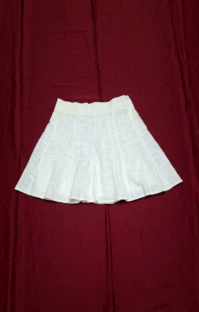 Love Off-White Skirt Size Small (Preloved) (Category: Skirts) located in Iligan City. Submitted by Memag (Listing ID 1436982986, Image 1). Description: *Seller is not an expert to authenticate the item. *like new *fabric - polyester *no issue *size - Small (see photo with the tape measure guide) *elastic band on back side *Due to lighting, color may vary from actual. *make your best offer *MOP - GCash + Php 69 shipping fee thru J&T courier. .