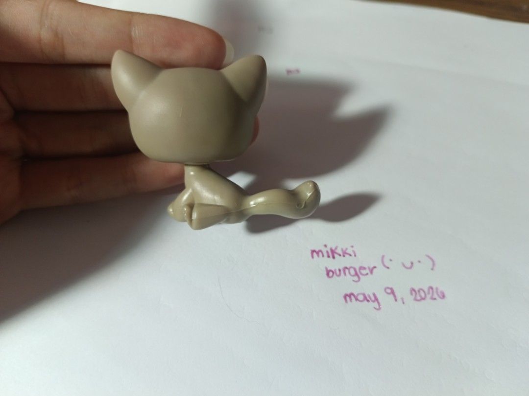 Lps | littlest pet shop sitting shc (Category: Figurines & Statues) located in Davao. Submitted by sshleepy (Listing ID 1436968975, Image 2). Description: rusted peg but still bobbles nice same price i bought her for loc davao pm for more detailss.