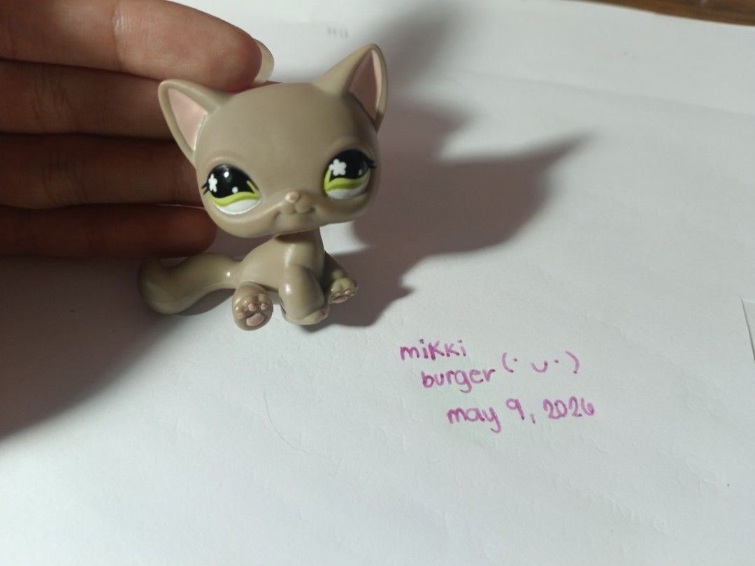 Lps | littlest pet shop sitting shc (Category: Figurines & Statues) located in Davao. Submitted by sshleepy (Listing ID 1436968975, Image 1). Description: rusted peg but still bobbles nice same price i bought her for loc davao pm for more detailss.