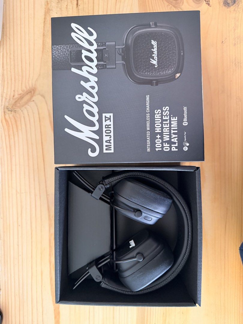 Marshall Major V Wireless Headphones (Category: Headphones & Headsets) located in Tabaco. Submitted by keen.wittygal (Listing ID 1436862132, Image 2). Description: - Marshall Major V headphones - Black color - Includes original box - Wireless charging - Over 100 hours of wireless playtime - Bluetooth connectivity - Spotify Tap enabled.