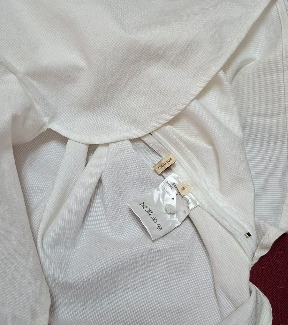 Maviuque White Top Size Small (Preloved) (Category: Blouses) located in Iligan City. Submitted by Memag (Listing ID 1436971186, Image 3). Description: *Seller is not an expert to authenticate the item. *like new *fabric - cotton *no issue *size - Small (see photo with the tape measure guide) *Due to lighting, color may vary from actual. *make your best offer *MOP - GCash + Php 69 shipping fee thru J&T courier. .