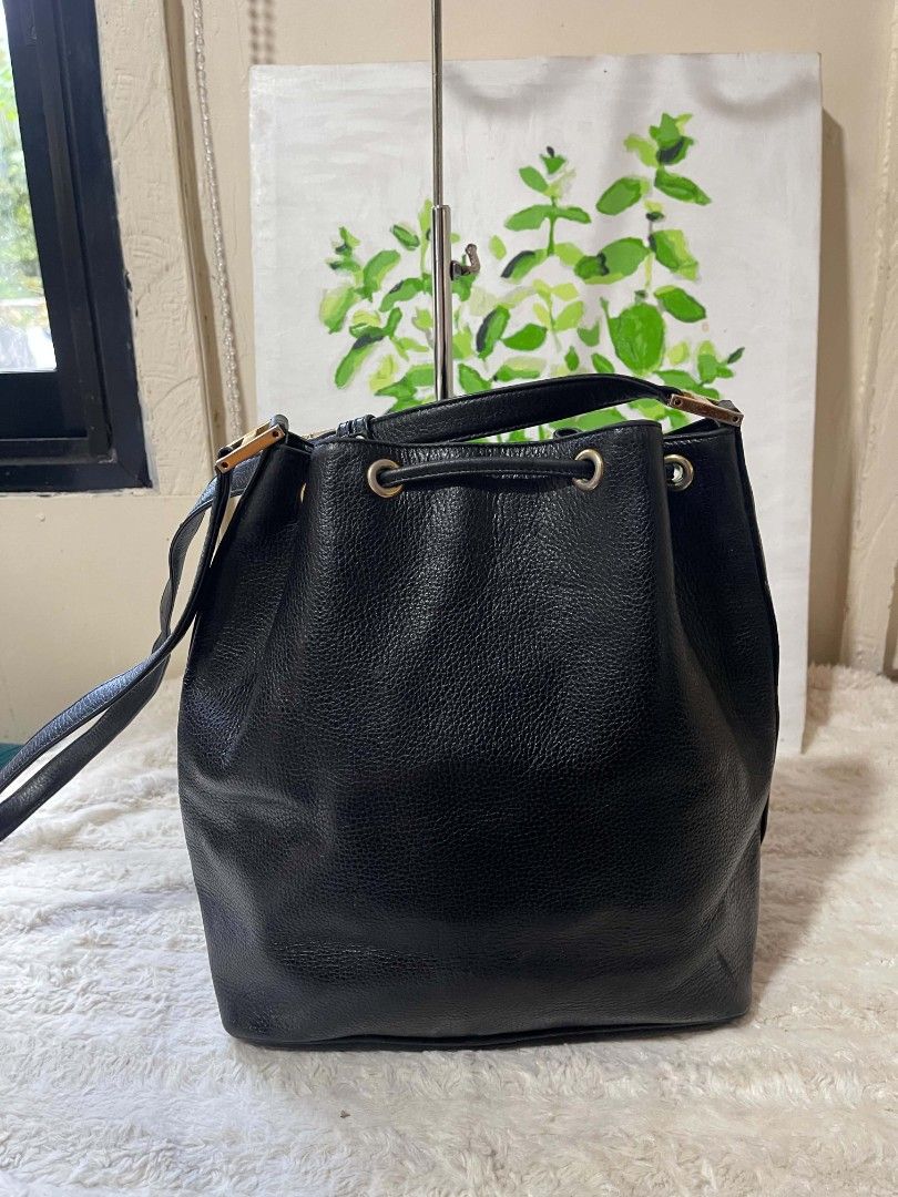Mcm Black Leather Drawstring Bucket Hobo Germany Original (Category: Luxury Bags & Wallets) located in Naawan. Submitted by twillycalledprelovedbags (Listing ID 1436849560, Image 2). Description: sign of use sa hardware hairline.