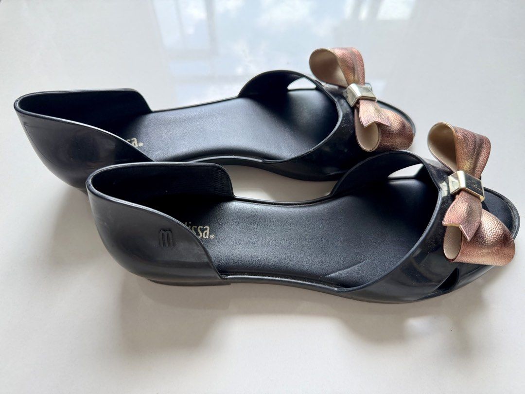 Melissa Seduction Bow Jelly Flats / Sandals (Category: Flats & Sandals) located in Taguig. Submitted by prebypat (Listing ID 1436913052, Image 3). Description: Preloved Melissa Seduction Bow Jelly Flats Size: US 8 Color: Black Detail: Metallic rose gold bow/ribbon Condition: Preloved, still in good condition Bought in-store for around ₱2,000–₱3,000 RFS: Decluttering.