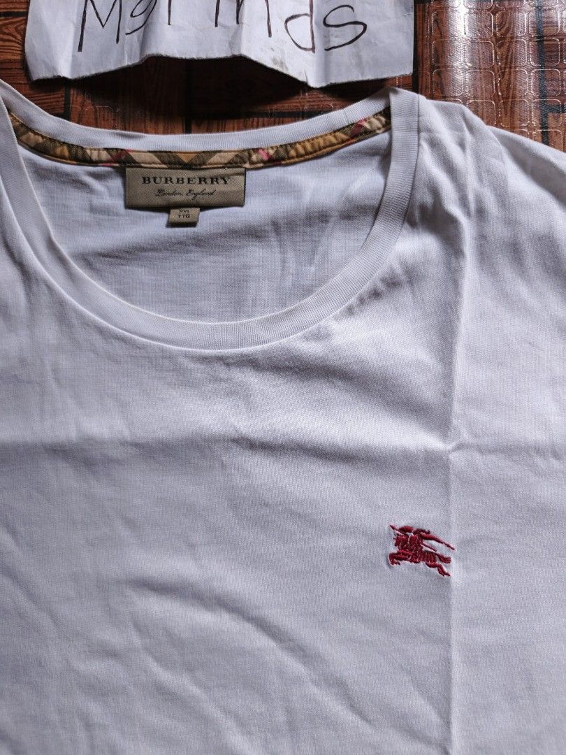 Men's Tshirt Burberry White (Category: Tshirts & Polo Shirts ) located in Naga. Submitted by beauty_msfinds (Listing ID 1436931592, Image 2). Description: Men's Tshirt Burberry White Size: XXL on tag (can fit XL to XXL Width : 23 Length: 30 Color rate : 9.5/10 Excellent Condition Issue : None 850 + sf Actual color may slightly vary due to lighting Location: Bicol Naga City 💵 MOP: Gcash only (payment first) 🚛 courier : J&T Express.