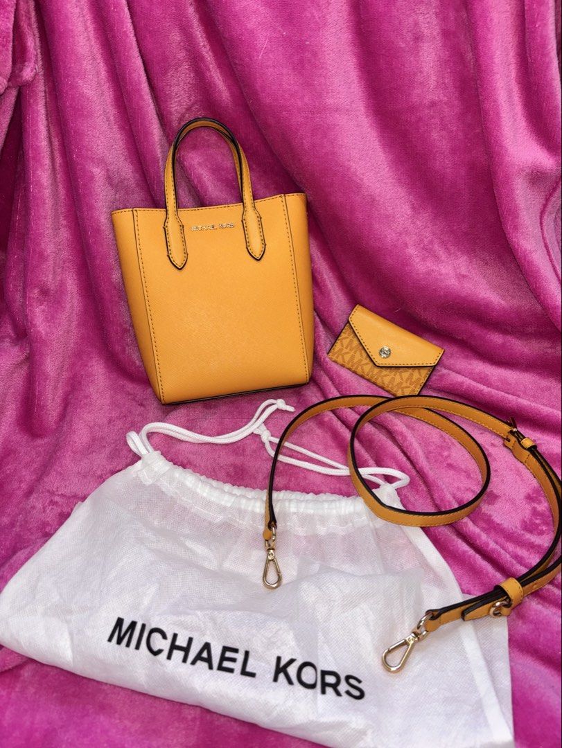 Michael Kors Vincent XS (Category: Luxury Bags & Wallets) located in Quezon City. Submitted by nanas_closet756 (Listing ID 1436733778, Image 1). Description: -with dustbag , card case & long strap.