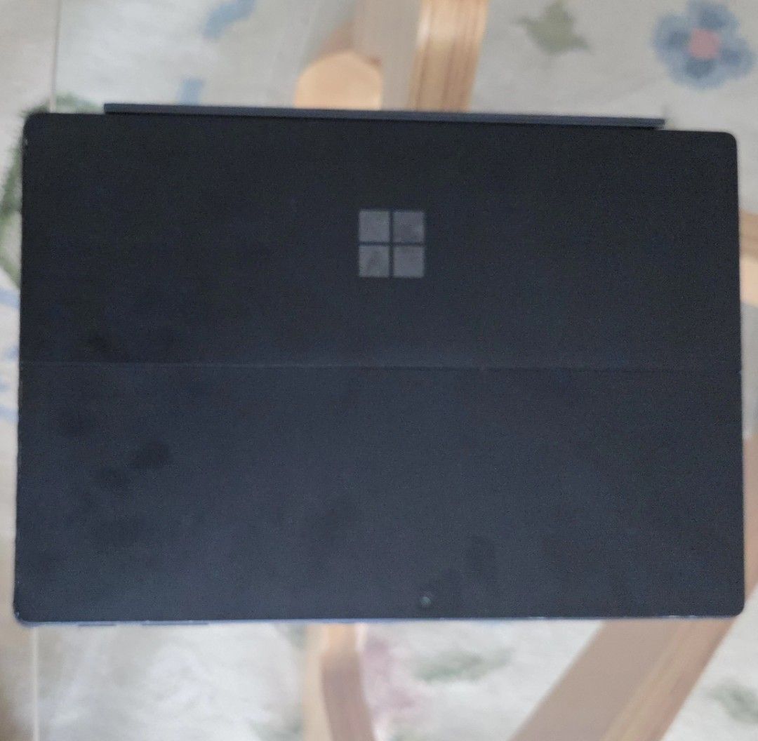 Microsoft Surface 7 Pro Tablet with Keyboard449372192999352323