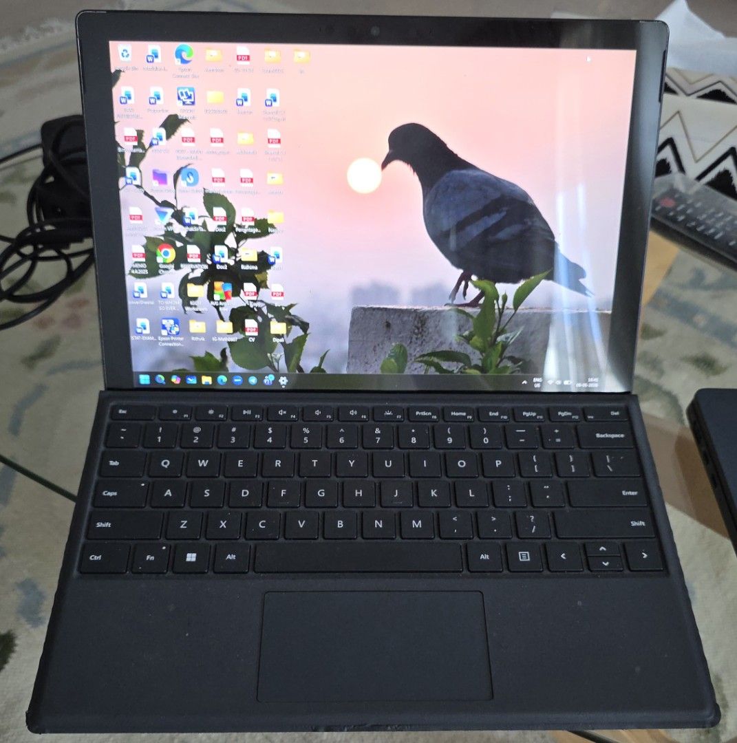 Microsoft Surface 7 Pro Tablet with Keyboard449372192999352320