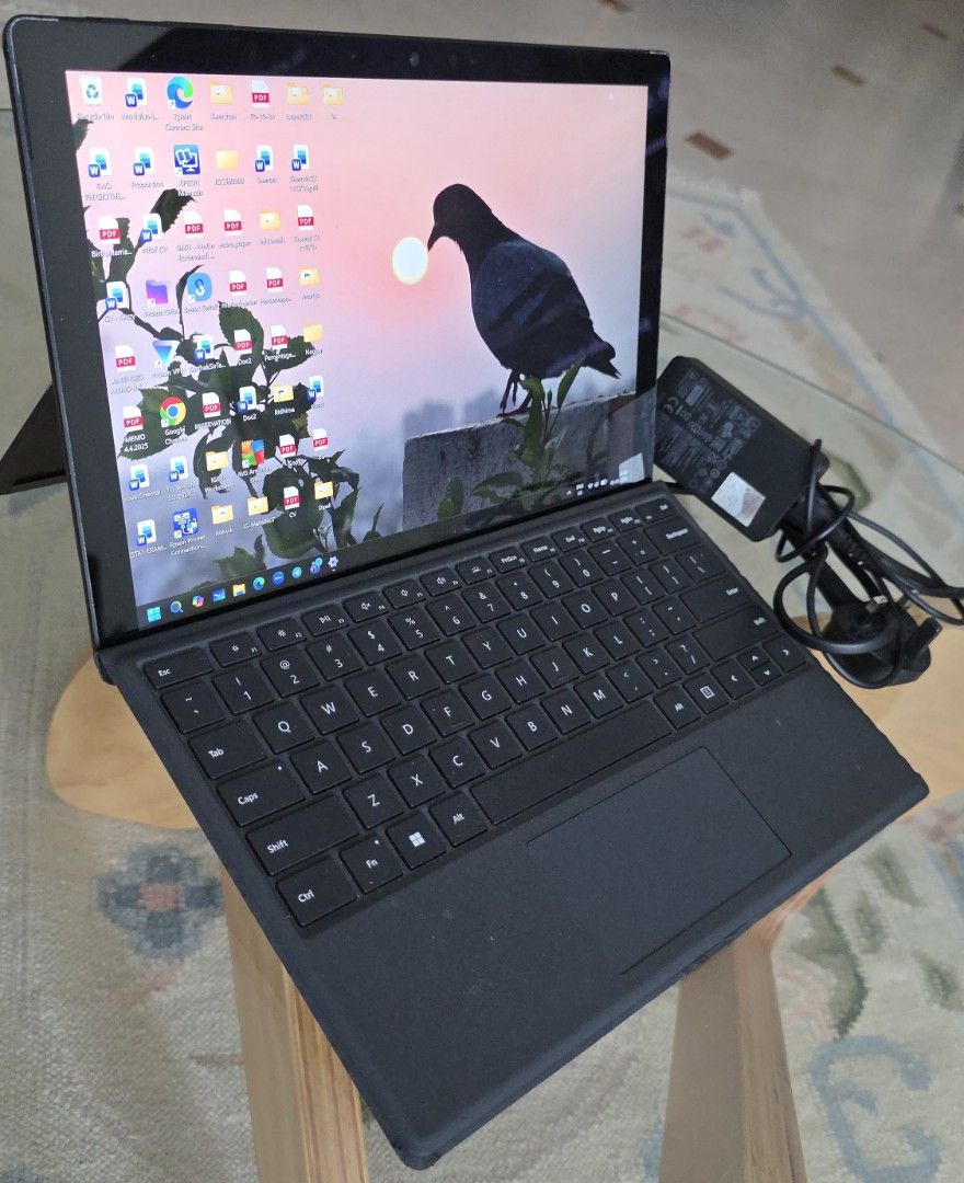 Microsoft Surface 7 Pro Tablet with Keyboard449372192999352322