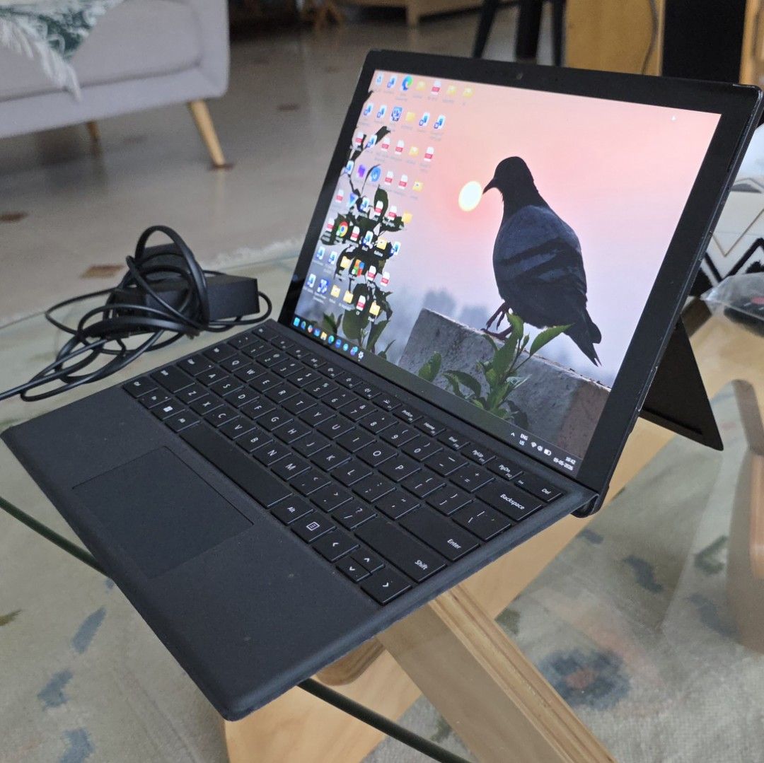 Microsoft Surface 7 Pro Tablet with Keyboard449372192999352321