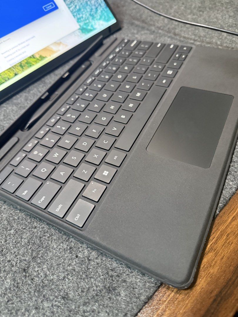 Microsoft Surface Pro 9 Laptop with Keyboard449592803103887361