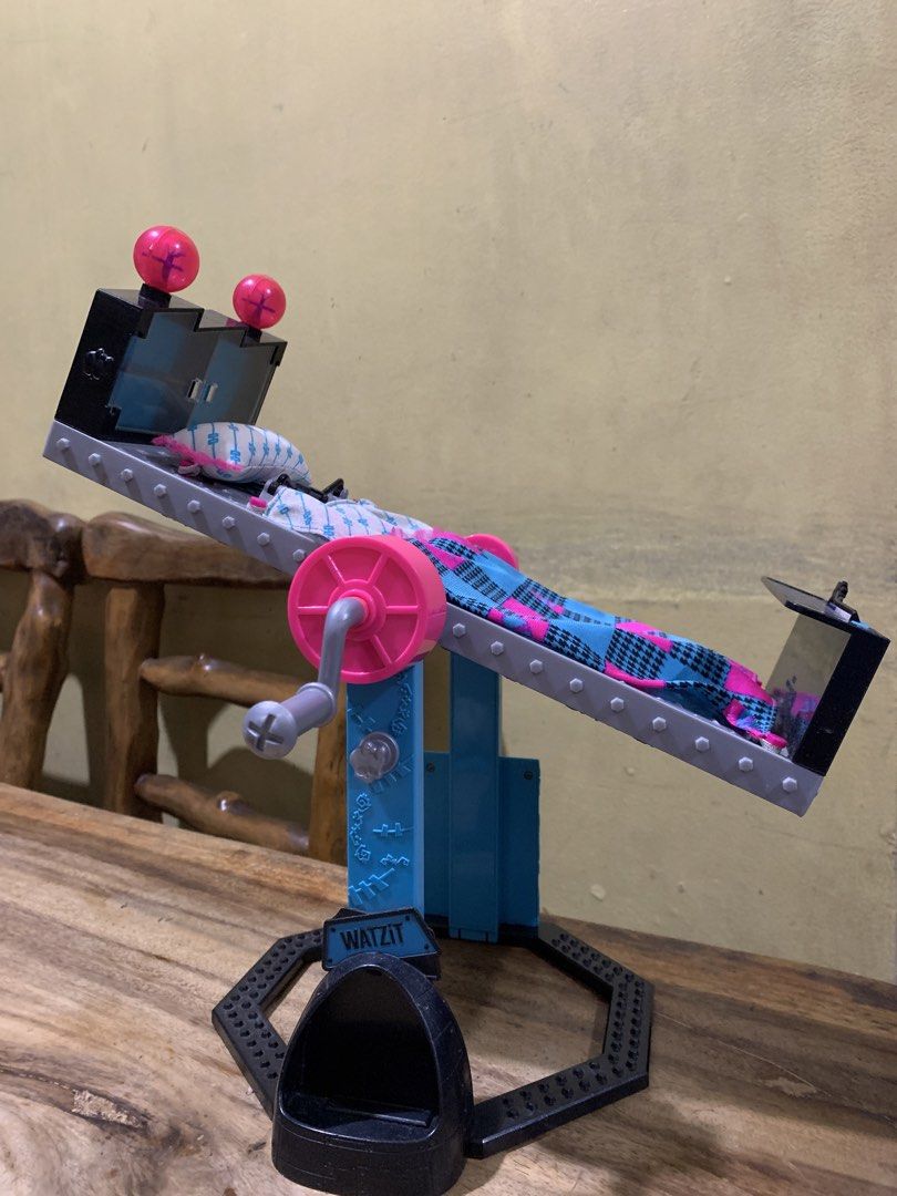 Monster High Frankie Stein Bed (Category: Kids Toys) located in Quezon City. Submitted by upcyclehub (Listing ID 1436965991, Image 1). Description: negotiable.