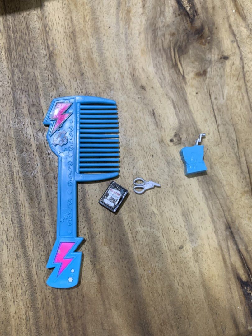 Monster High Frankie Stein Bed (Category: Kids Toys) located in Quezon City. Submitted by upcyclehub (Listing ID 1436965991, Image 2). Description: negotiable.