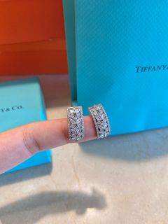 (Category: ) located in . Submitted by japanandsingaporeluxepreloved (Listing ID 1437015189, Image 1). Description: .
