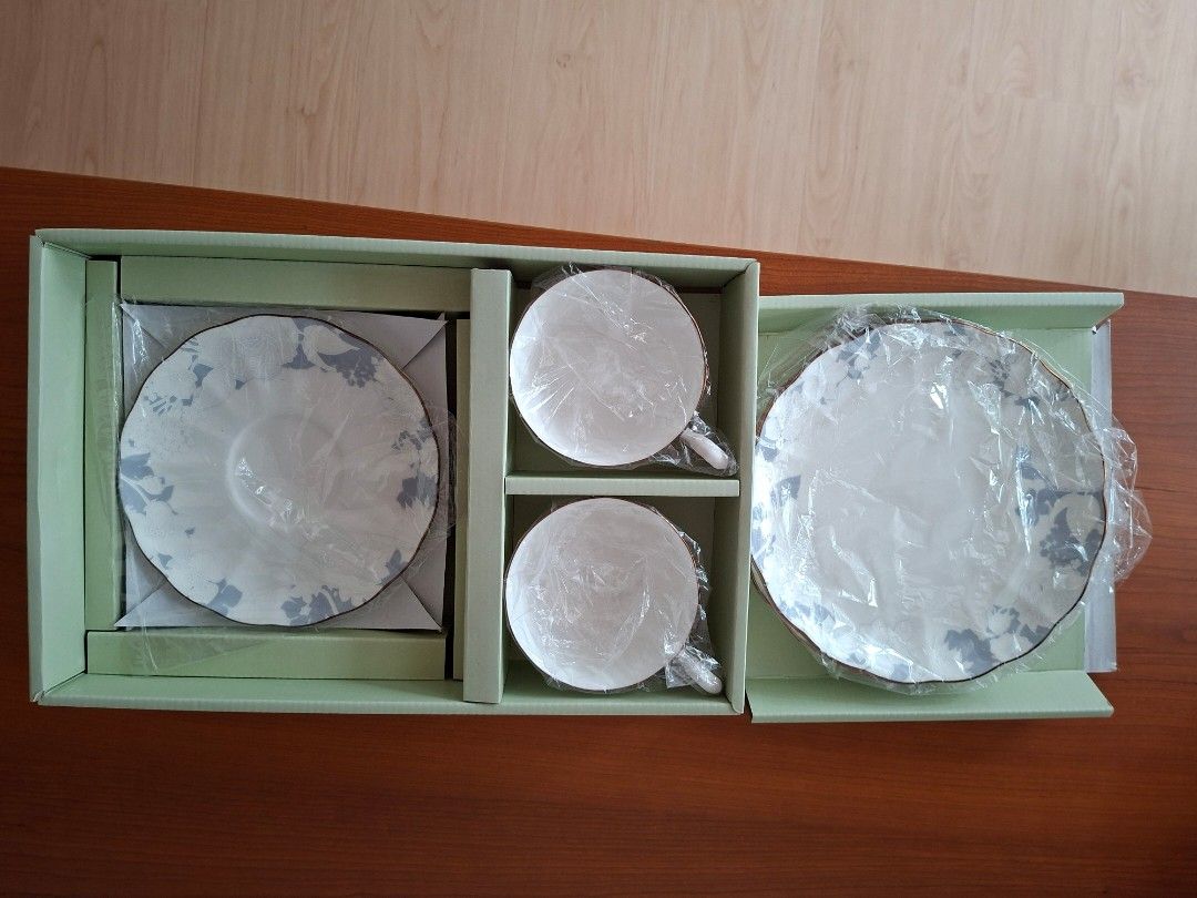 Narumi Bone China Tea Set - Brand New449225541246658560