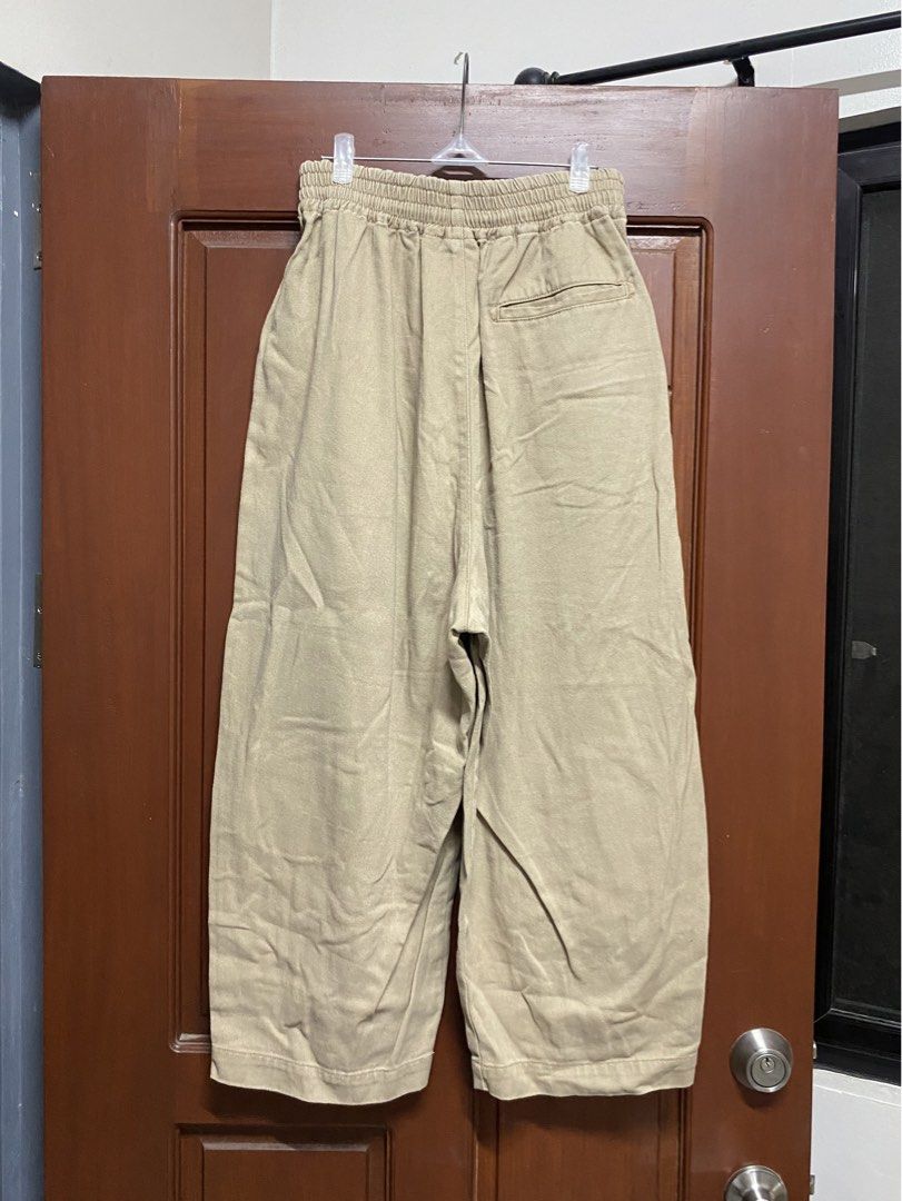 Niko and… Balloon Pants (Category: Chinos) located in Davao. Submitted by workmensph (Listing ID 1436995632, Image 3). Description: Niko and… Balloon Pants Waist: 30-32” Length: 36.5” Leg Opening: 9.5” Excellent Condition .