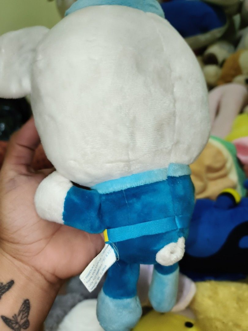Octonauts Kwazii Plush Toy (Category: Plushies & Soft Toys) located in Manila. Submitted by reascheyss51406 (Listing ID 1436863158, Image 3). Description: - Octonauts Kwazii plush toy - Features Kwazii in his blue uniform and hat - White and blue plush with black eyes and blue nose - Includes attached tag.