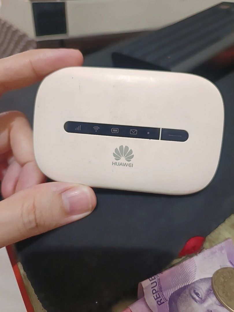 Openline Any Sim (COD) (Category: Networking) located in San Fernando. Submitted by omgitsjiax48402 (Listing ID 1436898602, Image 1). Description: - Huawei Mobile WiFi router - White body with Huawei logo - Features indicator lights and power button - "Mobile WiFi" sticker on the back - In good working condition.