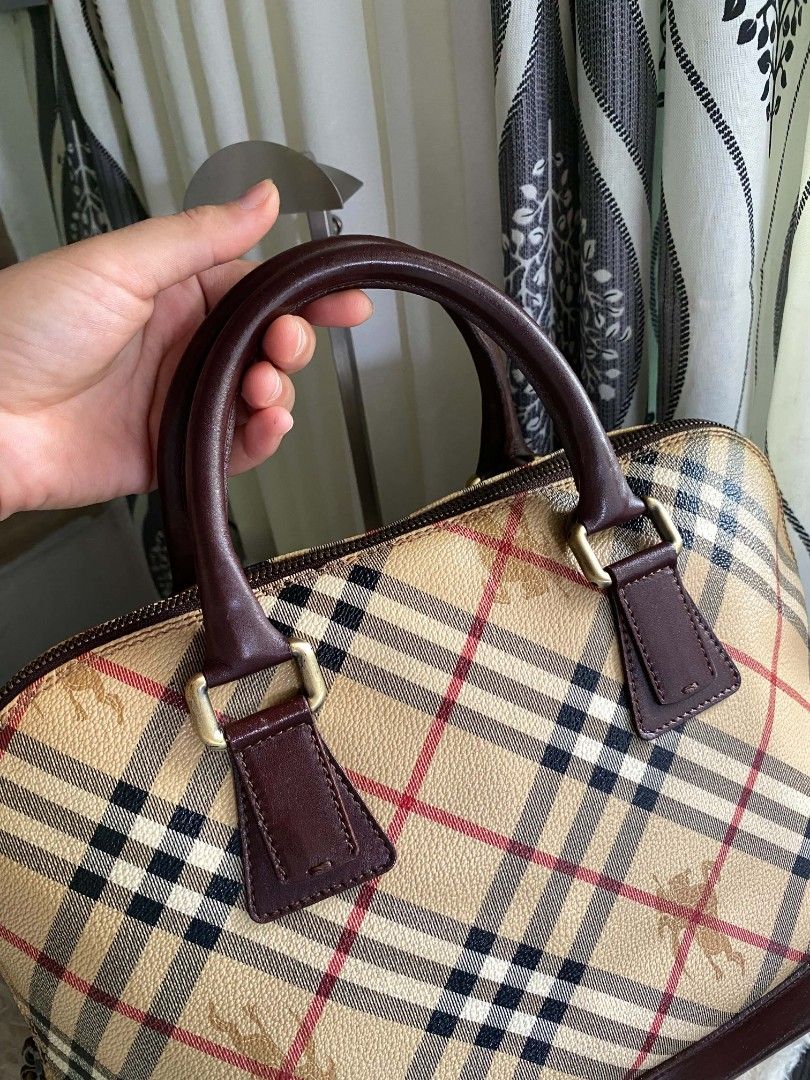 Orig vintage Burberry alma (Category: Luxury Accessories) located in Tagum. Submitted by luxbagelyas (Listing ID 1436989687, Image 3). Description: very good condition no flaws subrang tibay neto super ganda pa.