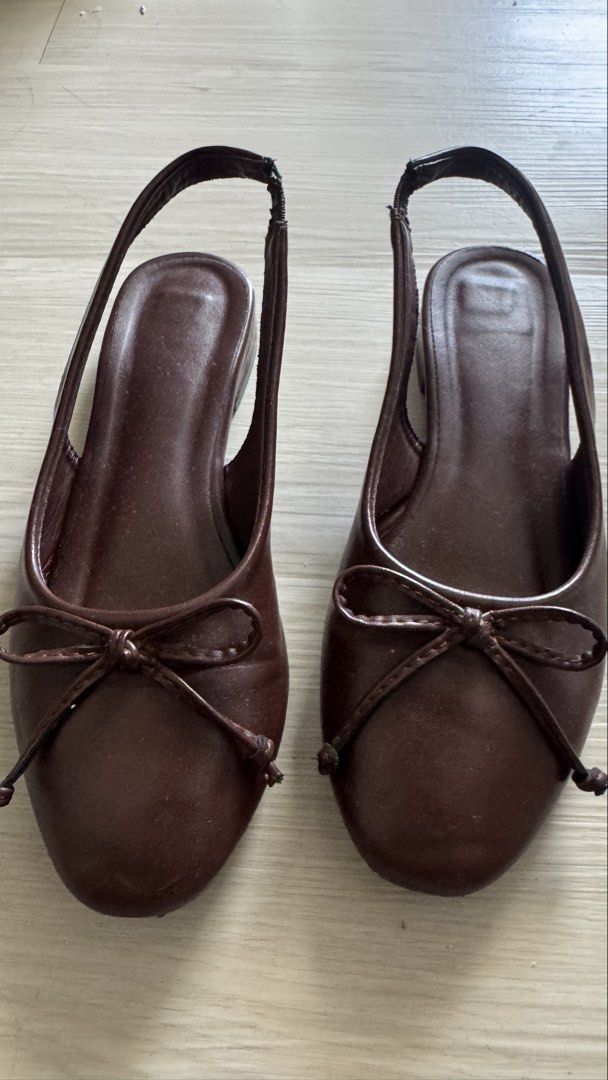 PAYLESS - Brown Flats (Category: Flats & Sandals) located in Paranaque City. Submitted by lilithinleo (Listing ID 1436893545, Image 2). Description: Size 6. The strap at the side is a little chipped but the garter is still intact. Can be fixed through Mr. Quickie but these are still wearable and can match any outfit!.